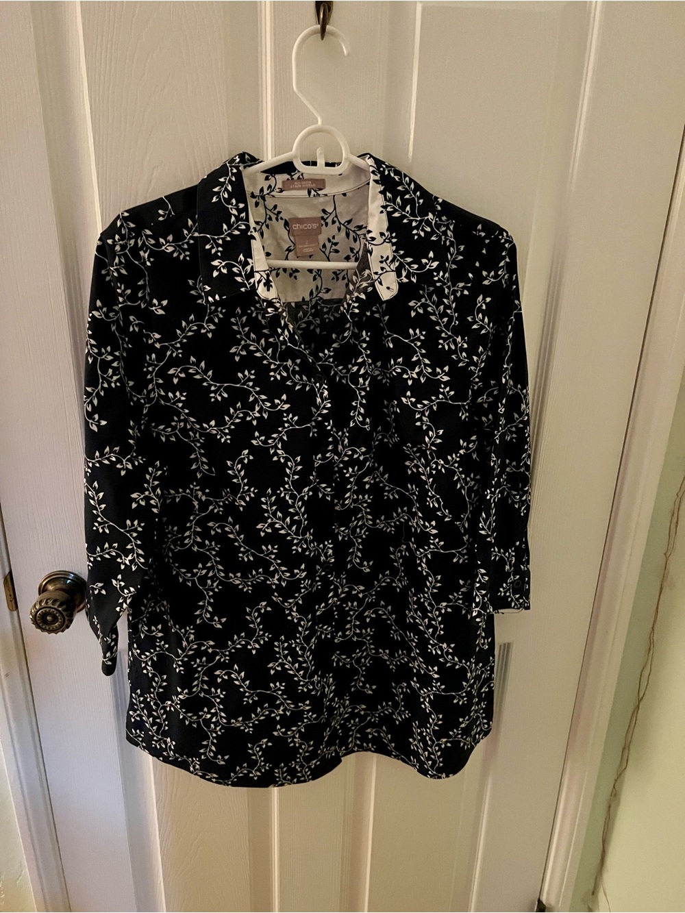 Chico's Navy Blue & White Vines Button-Front Top, Size Large